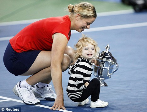 http://www.dailymail.co.uk/sport/tennis/article-1213462/US-OPEN-2009-Mother-superior-Kim-Clijsters-stuns-tennis.html